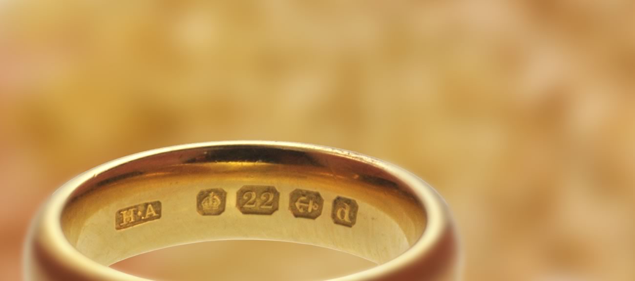How can you tell how old a gold ring is?